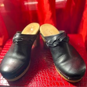 Clark’s clogs leather